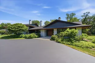 215 Woodhaven Ln, Barrington, IL 60010 - Photo 4