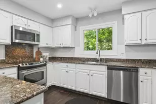634 Raintree Rd, Buffalo Grove, IL 60089 - Photo 10