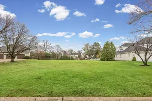 343 Hambletonian Dr, Oak Brook, IL 60523 - Photo 1