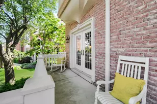 151 Palmer Cir, Vernon Hills, IL 60061 - Photo 10