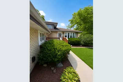 8808 S 85th Court, Hickory Hills, IL 60457 - Photo 2