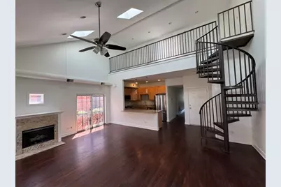 811 W Superior Street #4, Chicago, IL 60642 - Photo 2