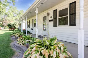 1108 Frank Dr, Champaign, IL 61821 - Photo 2