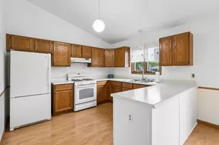 1520 Wicker St, Woodstock, IL 60098 - Photo 8