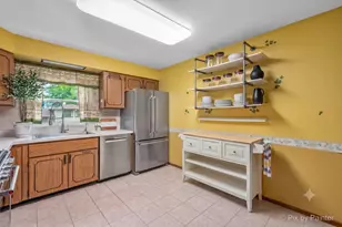 303 Marilyn Ave, Glendale Heights, IL 60139 - Photo 10