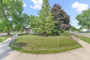707 S Elmwood Ave, Waukegan, IL 60085 - Photo 20