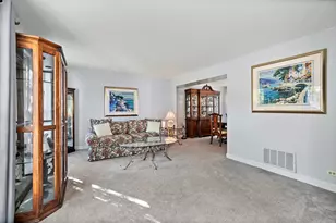 1093 W Stone Creek Cir, Crystal Lake, IL 60014 - Photo 4