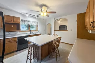 105 W High St, Orangeville, IL 61060 - Photo 4