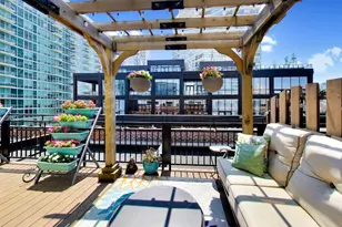 520 W Huron St, Chicago, IL 60654 - Photo 2