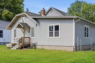 704 12th Ave, Sterling, IL 61081 - Photo 2