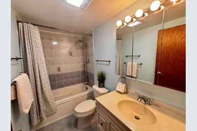540 Biesterfield Road #303, Elk Grove Village, IL 60007 - Photo 12