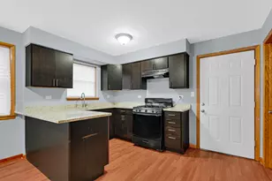2119 S Grove St, Blue Island, IL 60406 - Photo 4