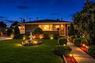 576 Dara James Rd, Des Plaines, IL 60016 - Photo 2