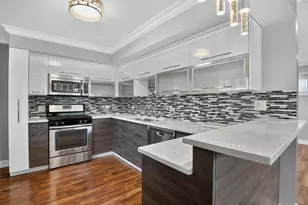 576 Dara James Rd, Des Plaines, IL 60016 - Photo 4