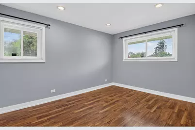 576 Dara James Road, Des Plaines, IL 60016 - Photo 18