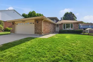 10S221 Suffield Dr, Downers Grove, IL 60516 - Photo 1