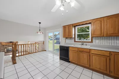 10S221 Suffield Drive, Downers Grove, IL 60516 - Photo 4