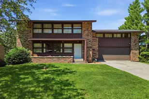 15721 Lakeside Dr, Sterling, IL 61081 - Photo 2