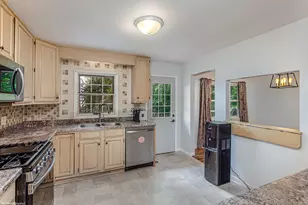 2319 Spring Hill Ln, Lindenhurst, IL 60046 - Photo 8