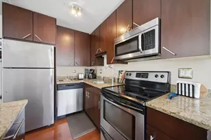 2930 N Sheridan Rd, Chicago, IL 60657 - Photo 4