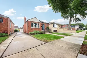 5724 S Sayre Ave, Chicago, IL 60638 - Photo 2