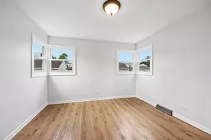 5724 S Sayre Ave, Chicago, IL 60638 - Photo 8