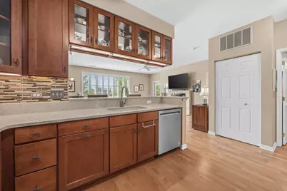 935 Burlington Avenue #309, Downers Grove, IL 60515 - Photo 6
