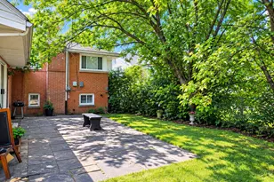 6647 N Lawndale Ave, Lincolnwood, IL 60712 - Photo 2