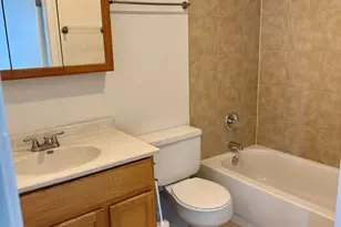 2015 S Finley Road S, Lombard, IL 60148 - Photo 8