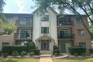 9410 S 77th Ct, Hickory Hills, IL 60457 - Photo 2