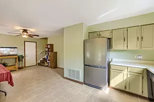 800 Newport Dr, Island Lake, IL 60042 - Photo 6