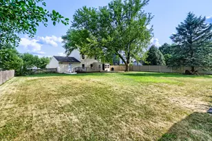 800 Newport Dr, Island Lake, IL 60042 - Photo 20