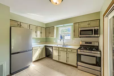 800 Newport Drive, Island Lake, IL 60042 - Photo 4