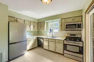 800 Newport Dr, Island Lake, IL 60042 - Photo 4