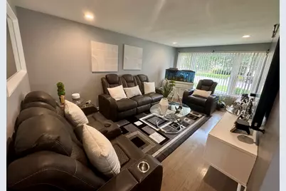10806 S Avenue O, Chicago, IL 60617 - Photo 6