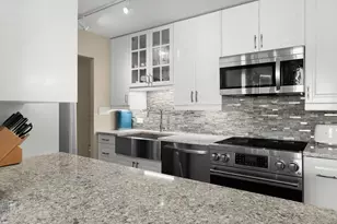3930 N Pine Grove Ave, Chicago, IL 60613 - Photo 6