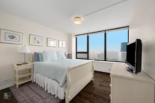 3930 N Pine Grove Ave, Chicago, IL 60613 - Photo 12
