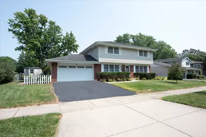257 Beau Drive, Des Plaines, IL 60016 - Photo 1