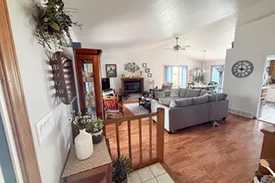 402 Kilmer St, Ashton, IL 61006 - Photo 6