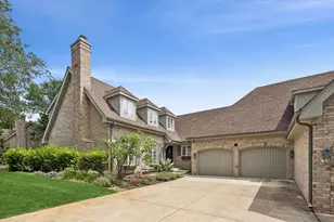 10 Tartan Ridge Rd, Burr Ridge, IL 60527 - Photo 1