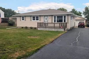 325 N 2nd Ave, Coal City, IL 60416 - Photo 1