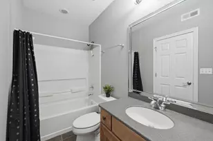 299 Arbor Glen Blvd, Schaumburg, IL 60195 - Photo 8