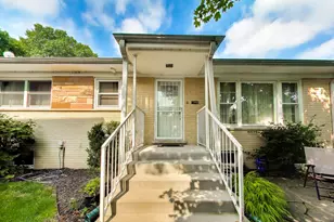 1907 Grant St, Evanston, IL 60201 - Photo 2