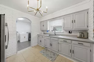 7920 W 91st St, Hickory Hills, IL 60457 - Photo 10