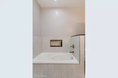 522 N Armour Street #1, Chicago, IL 60642 - Photo 16
