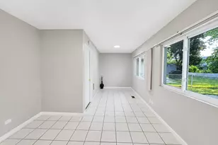 6847 Hawthorne Ln, Hanover Park, IL 60133 - Photo 8