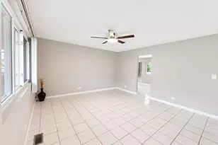 6847 Hawthorne Ln, Hanover Park, IL 60133 - Photo 4