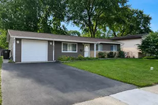 6847 Hawthorne Ln, Hanover Park, IL 60133 - Photo 2