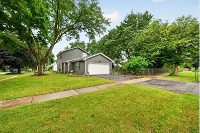 114 Wakefield Lane, Geneva, IL 60134 - Photo 2