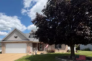 1239 Sandhurst Dr, Sandwich, IL 60548 - Photo 1